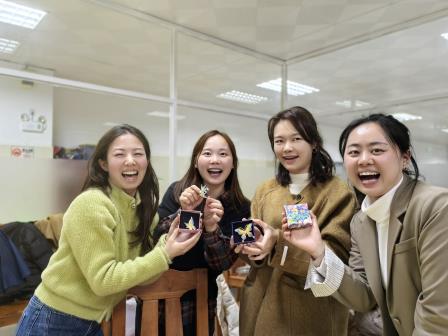螺钿绘春，师梦斑斓——北斗小学举行螺钿胸针DIY活动庆祝三八妇女节