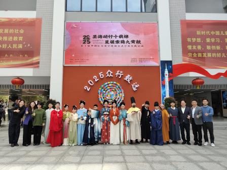 罗湖实验学校《华裳盛宴—韩熙载夜宴图》惊艳亮相罗湖区第十届美术学科项目式艺术实践活动