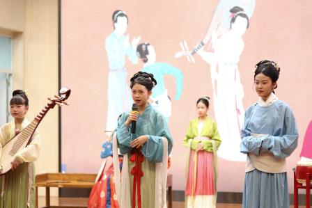 罗湖实验学校《华裳盛宴—韩熙载夜宴图》惊艳亮相罗湖区第十届美术学科项目式艺术实践活动