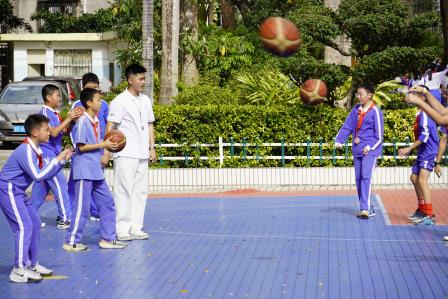 以体育人 以研促教——凤光小学开展体育学科教研活动 