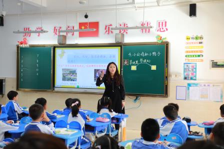 锦田小学开展新教师“10项基本功”过关考核指导行动