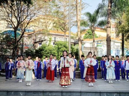 深圳市怡景小学举行以学雷锋为主题的国旗下展示活动