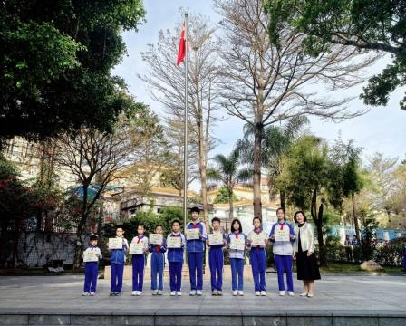 深圳市怡景小学举行以学雷锋为主题的国旗下展示活动
