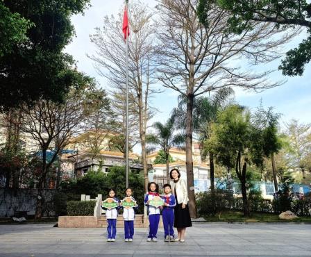 深圳市怡景小学举行以学雷锋为主题的国旗下展示活动