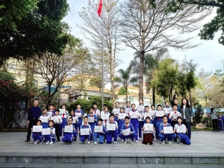 深圳市怡景小学举行以学雷锋为主题的国旗下展示活动