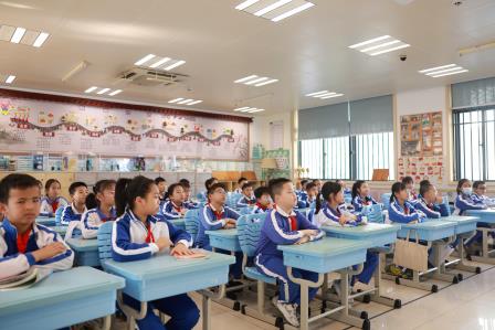 与美相伴·向美而行 ——翠北实验小学第5周植树节主题班会