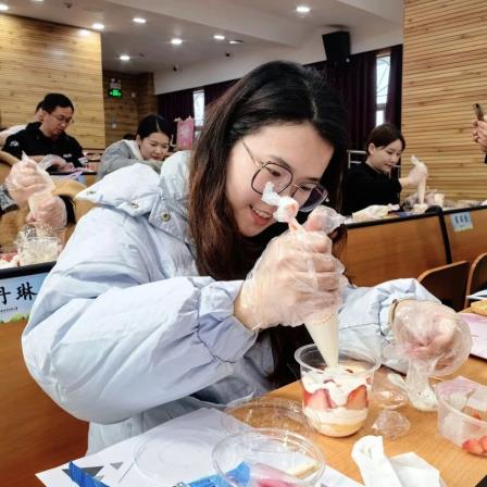 深圳市怡景小学举行庆祝三八妇女节活动
