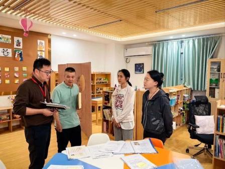 罗湖区第五责任区督学到怡景小学开展2025年3月中小学重点项目专项督导