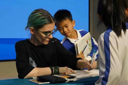 著名俄罗斯作家撒沙拉开罗湖外语小学伴山书院·市少年儿童图书馆自然主题馆2025年自然主题系列阅读活动帷幕