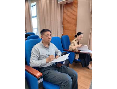抬眸四顾乾坤阔，日月星辰任我攀