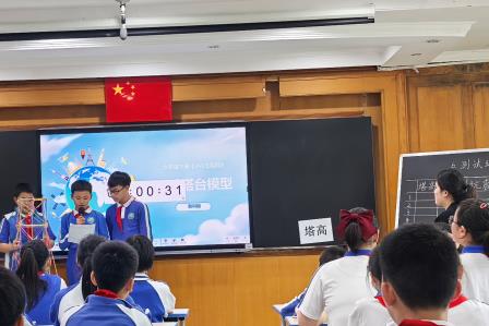 “以问思辨”赋能创新人才培养 ——深圳市洪湖小学开展“审辩式学习”新质课堂学习共同体研讨活动