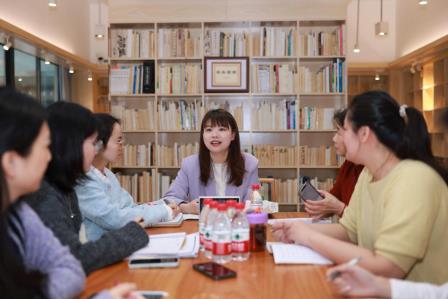 翠北实验小学英语科组开展青年教师基本功教学研讨