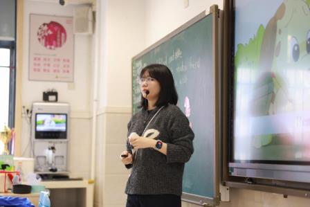 翠北实验小学英语科组开展青年教师基本功教学研讨