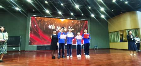 巅峰对决！南科大附属罗湖中学初一“词王争霸赛”燃爆全场