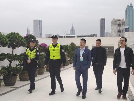 罗湖区人民政府副区长张展宁同志到深圳市桂园中学视导