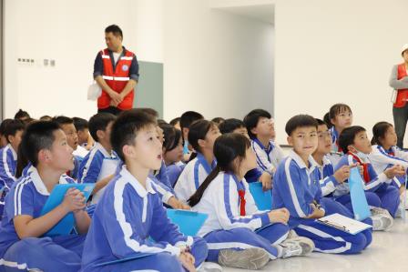梧桐山下书声琅，“深圳湾畔”探真知——大望学校“每周半天计划”走进深圳湾实验室