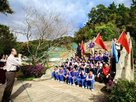 师生携手植新绿，山水育人润美德——深圳市大望学校开展植树节主题实践活动