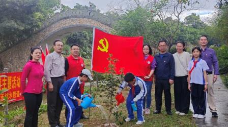 师生携手植新绿，山水育人润美德——深圳市大望学校开展植树节主题实践活动