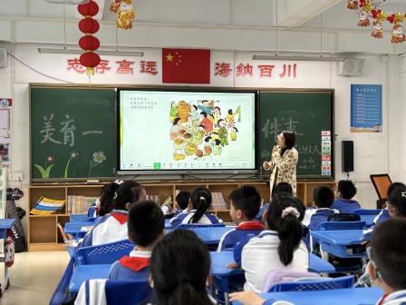 深圳市螺岭外国语实验学校开展第六周升旗课程展示活动