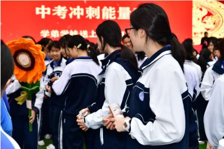 百日竞渡展锋芒 青春逐梦铸辉煌 ——深圳市松泉实验学校隆重举行2025年中考动员暨学业表彰大会