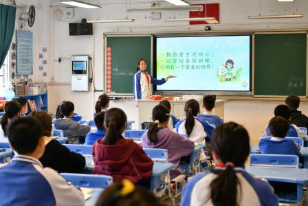 以美育人，浸润心灵——深圳市景贝小学开展“美育一件事”主题班会活动