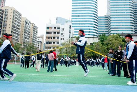 南科大附属罗湖中学2025届中考百日誓师大会：奋战百日燃斗志，同心聚力向未来