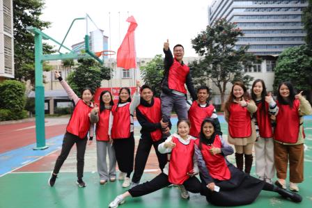 在欢笑中凝聚，于协作中共进 ——深圳市向西小学开展教职工趣味团建活动