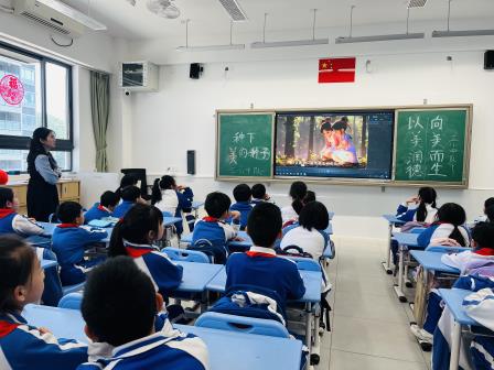 深圳市东晓小学开展“美育一件事”班班启动仪式暨主题班会课活动