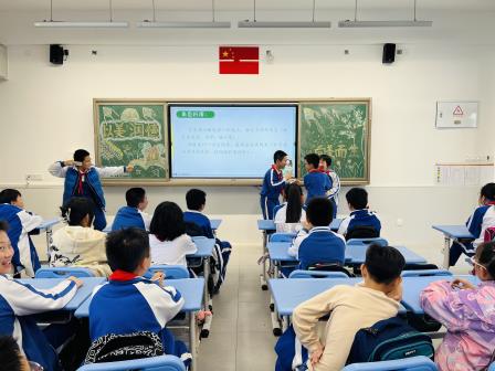 深圳市东晓小学开展“美育一件事”班班启动仪式暨主题班会课活动