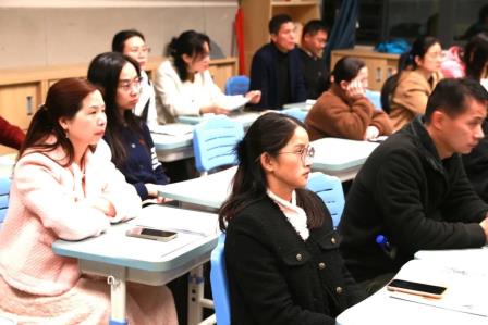 家校共育促成长，二十公里远足启新程 ——深圳市布心小学召开六年级家长会