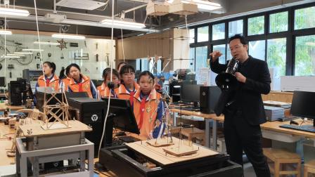 探秘科创，艺创未来——翠竹外国语实验学校前往明德实验学校开展每周半天活动