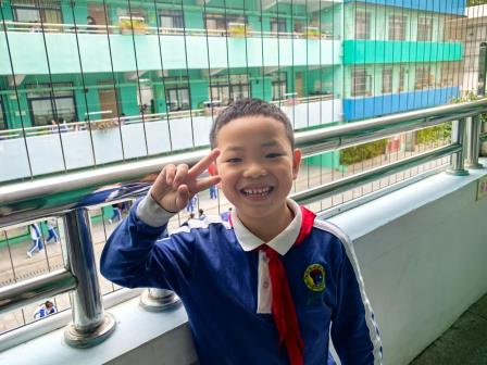 每日一微笑——深圳市怡景小学启动“美育一件事”班班行动