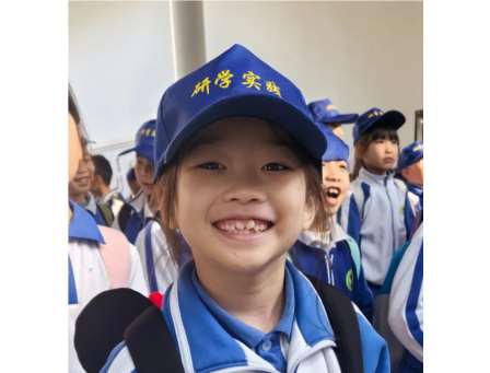 每日一微笑——深圳市怡景小学启动“美育一件事”班班行动