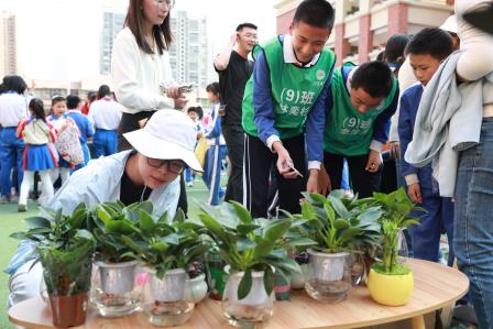 同赏春光，共赴美好 ——翠园东晓创新学校“春日集市”圆满落幕