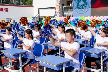 美育一件事|舞动青春，课桌飞扬—— 翠园东晓教育集团翠园东晓中学初一年级课桌舞比赛