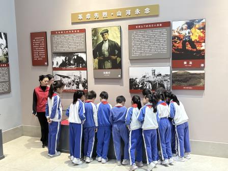 “清明祭英烈”红色文化浸润 莲花践志愿赋能“三员”成长 ——深圳市松泉实验学校师生隆重举行“清明祭英烈”主题系列活动
