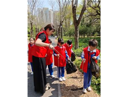 “清明祭英烈”红色文化浸润 莲花践志愿赋能“三员”成长 ——深圳市松泉实验学校师生隆重举行“清明祭英烈”主题系列活动