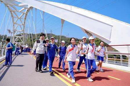 碧波小学“二十公里远足拉练”淬炼成长之路：以步履为笔书写少年华章