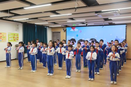 文明礼仪 点亮校园——布心小学开展七色花之“紫色花”文明礼仪主题活动