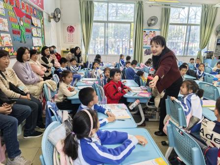 学习方式变革之碧波探索 ——记碧波小学“5.20”小组合作就教学改革主题家长开放日