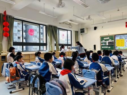 创新融合AI技术，开启智慧推理课堂 ——东晓小学开展《有趣的推理》数学公开课研讨活动