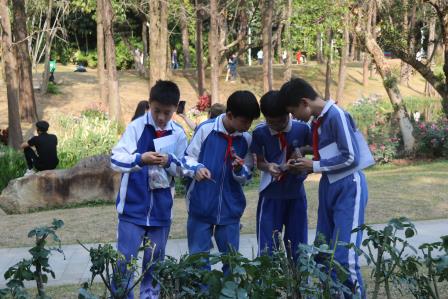 人民公园月季香，“活力少年” 探自然 —— 人民小学开展 “每周半天” 校外研学实践计划