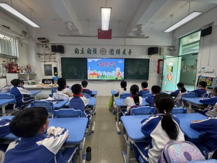 安全守护 平安驻心 ——深圳市螺岭外国语实验学校开展第七周升旗课程展示活动