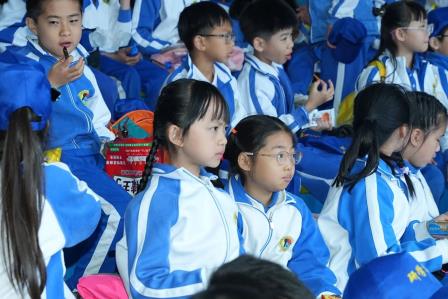 深圳市怡景小学开展1-3年级社会实践活动