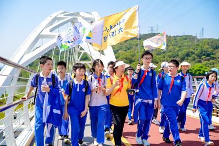 行走吧，少年！——罗湖区教科院实验教育集团举行2025年”二十公里远足拉练“毕业纪念课程
