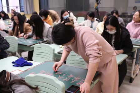 春墨染新绿，笔端绽芳华 ——深圳市红桂小学举办青年沙龙教师书法素养培训活动