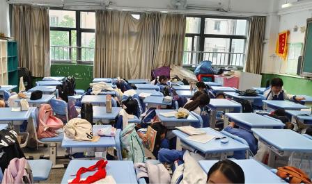 筑牢安全防线，守护生命成长——深圳市翠茵学校开展地震应急疏散演练活动
