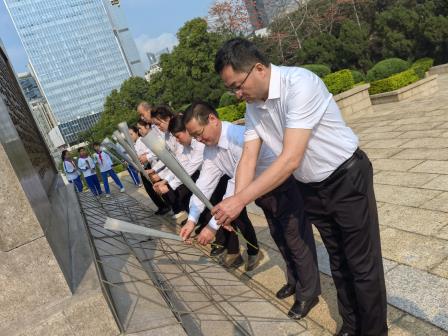 “缅怀革命先烈 传承红色基因“——文德学校清明烈士陵园扫墓活动
