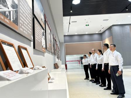 “缅怀革命先烈 传承红色基因“——文德学校清明烈士陵园扫墓活动