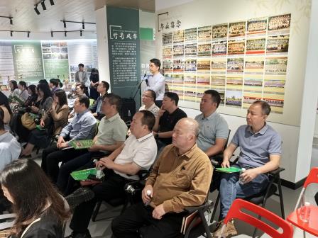 名校长携手教改新路  探索AI赋能智创未来 ——罗湖区黄黎明名校长工作室赴广东省孔文东名校长工作室开展学习活动